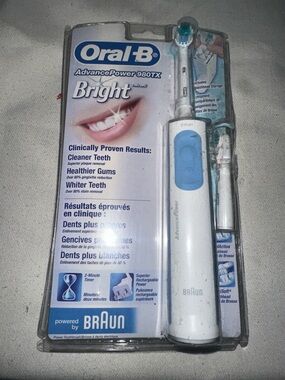 Oral-B AdvancePower 980TX Electric Toothbrush - White with Blue Accent